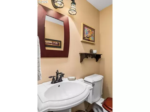 Bath - 3377 W 25th Ave, Eugene, OR 97405 photo 2 of 4