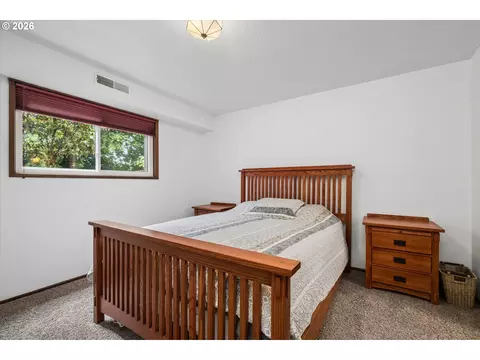 Bedroom - 3377 W 25th Ave, Eugene, OR 97405 photo 1 of 8