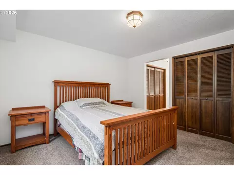 Bedroom - 3377 W 25th Ave, Eugene, OR 97405 photo 2 of 8