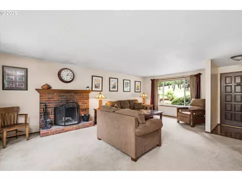 Living - 3377 W 25th Ave, Eugene, OR 97405 photo 2 of 6