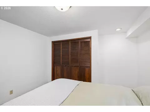 Bedroom - 3377 W 25th Ave, Eugene, OR 97405 photo 6 of 8