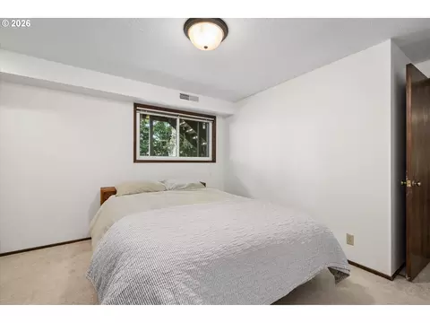Bedroom - 3377 W 25th Ave, Eugene, OR 97405 photo 5 of 8