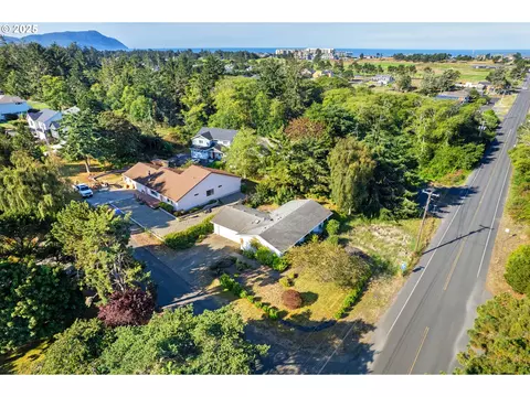 1688 Fifer Heights Rd, Gearhart, OR 97138