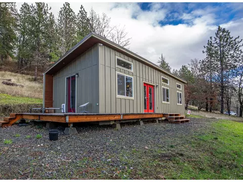 403 Johnson Ave, Lyle, WA 98635
