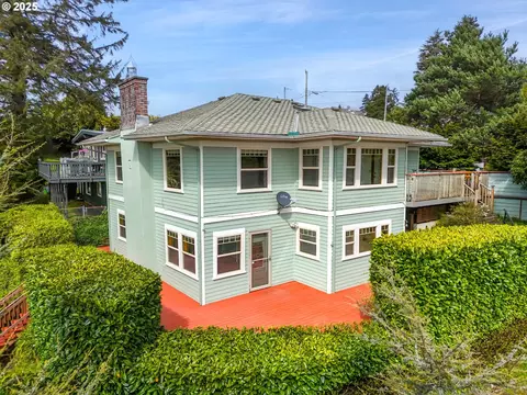 412 Chinook Ave, Astoria, OR 97103