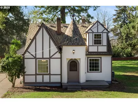 8511 SE Flavel Dr, Portland, OR 97206