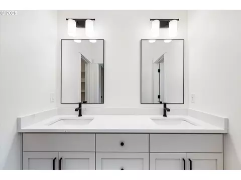 Bath - 1578 Cal Young Rd, Eugene, OR 97401 photo 1 of 4