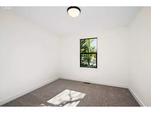 Bedroom - 1578 Cal Young Rd, Eugene, OR 97401 photo 6 of 11