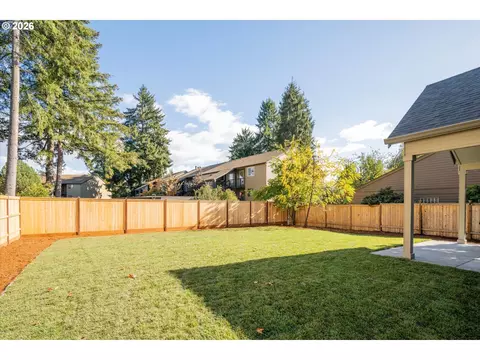 Exterior - 1578 Cal Young Rd, Eugene, OR 97401 photo 4 of 5