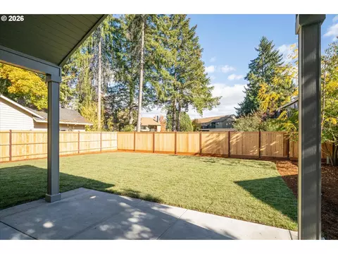 Exterior - 1578 Cal Young Rd, Eugene, OR 97401 photo 3 of 5