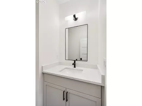 Bath - 1578 Cal Young Rd, Eugene, OR 97401 photo 3 of 4