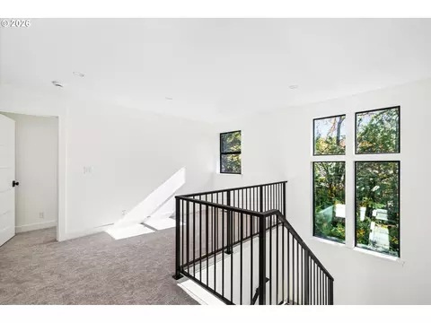 Entry Way - 1578 Cal Young Rd, Eugene, OR 97401 photo 2 of 2