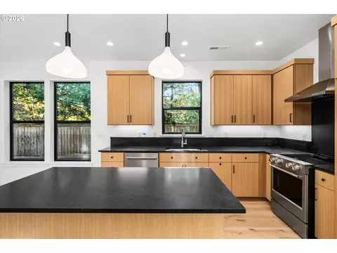 Kitchen - 1578 Cal Young Rd, Eugene, OR 97401 photo 2 of 4