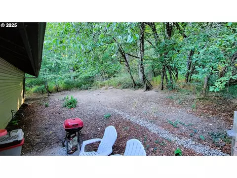 Exterior - 35853595 Emerald St, Eugene, OR 97405 photo 5 of 6