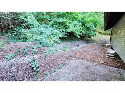 Exterior - 35853595 Emerald St, Eugene, OR 97405 photo 4 of 6