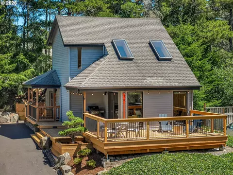 576 Third St, Manzanita, OR 97130