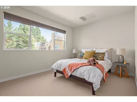 Bedroom - 367 Rustic Pl, Eugene, OR 97401 photo 5 of 6