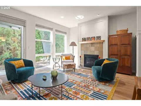 Living - 367 Rustic Pl, Eugene, OR 97401 photo 2 of 3