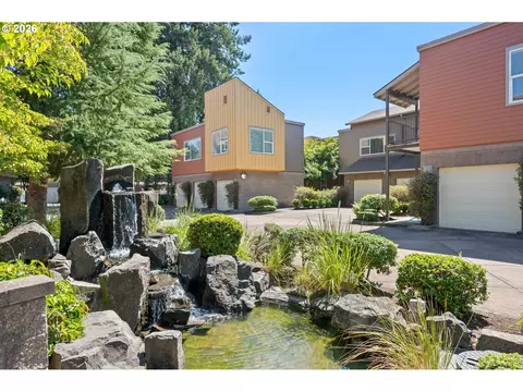 Exterior - 367 Rustic Pl, Eugene, OR 97401 photo 3 of 4