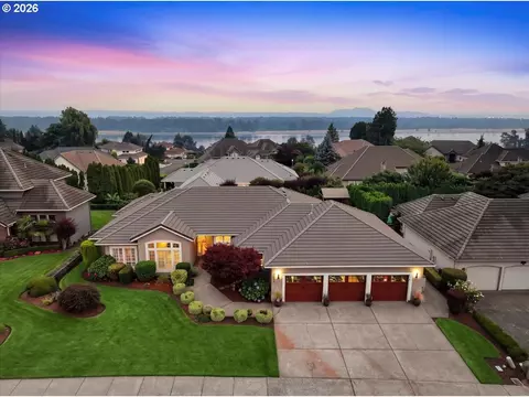 15301 SE Rivercrest Dr, Vancouver, WA 98683