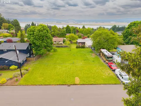 7907 Florida Dr, Vancouver, WA 98664