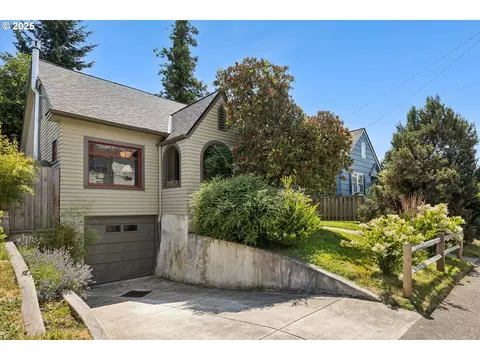 6320 SE Division St, Portland, OR 97206