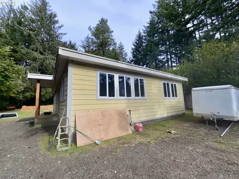 Exterior - 4923 Mitchell Loop Rd, Florence, OR 97439 photo 2 of 10