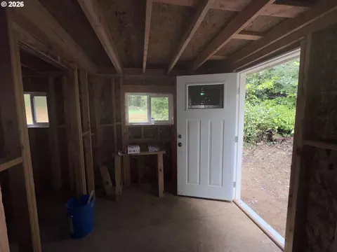 Entry Way - 4923 Mitchell Loop Rd, Florence, OR 97439 photo 2 of 5