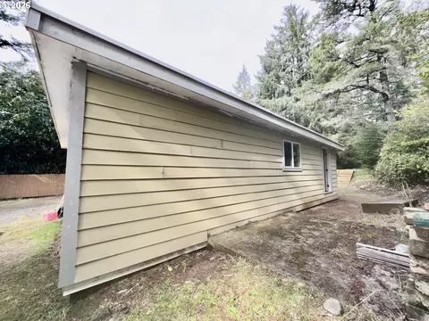 Exterior - 4923 Mitchell Loop Rd, Florence, OR 97439 photo 3 of 10