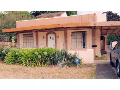 1172 Hemlock Ave, Coos Bay, OR 97420
