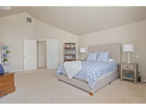 Bedroom - 1798 Duke Ct, Eugene, OR 97401 photo 3 of 7
