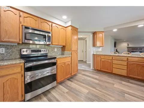 Kitchen - 1798 Duke Ct, Eugene, OR 97401 photo 4 of 5