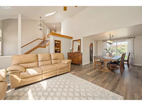 Living - 1798 Duke Ct, Eugene, OR 97401 photo 3 of 5