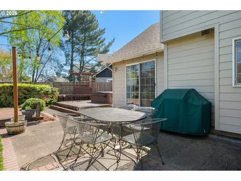 Exterior - 1798 Duke Ct, Eugene, OR 97401 photo 5 of 11