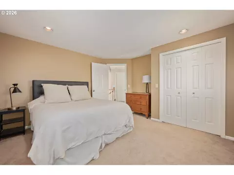 Bedroom - 1798 Duke Ct, Eugene, OR 97401 photo 5 of 7