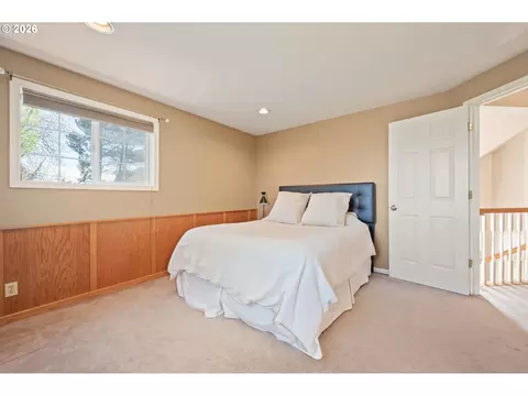 Bedroom - 1798 Duke Ct, Eugene, OR 97401 photo 4 of 7