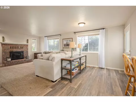 Living - 1798 Duke Ct, Eugene, OR 97401 photo 4 of 5