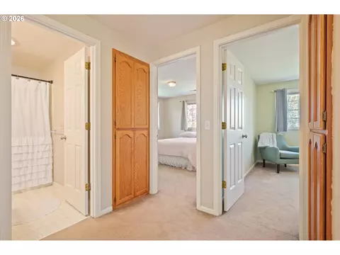 Entry Way - 1798 Duke Ct, Eugene, OR 97401 photo 4 of 4