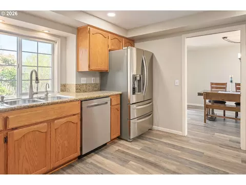 Kitchen - 1798 Duke Ct, Eugene, OR 97401 photo 3 of 5