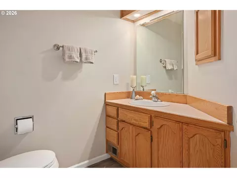 Bath - 1798 Duke Ct, Eugene, OR 97401 photo 1 of 5