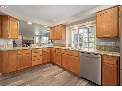 Kitchen - 1798 Duke Ct, Eugene, OR 97401 photo 2 of 5