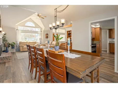 Dining - 1798 Duke Ct, Eugene, OR 97401 photo 3 of 3