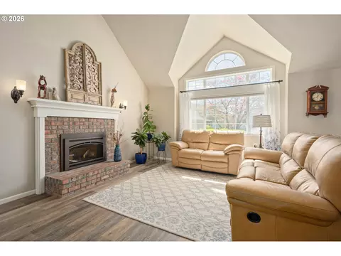 Living - 1798 Duke Ct, Eugene, OR 97401 photo 1 of 5