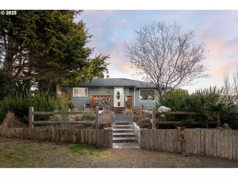 708 NE Mast Ave, Lincoln City, OR 97367