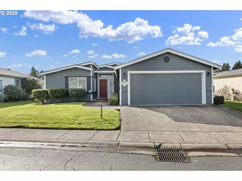 121 Village Dr, Cottage Grove, OR 97424