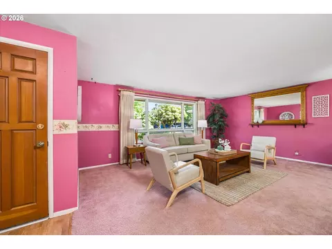 Living - 334 Van Duyn St, Eugene, OR 97401 photo 1 of 8