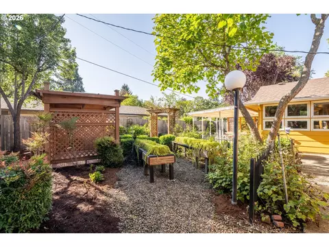 Exterior - 334 Van Duyn St, Eugene, OR 97401 photo 13 of 16