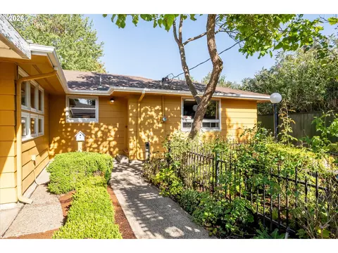 Exterior - 334 Van Duyn St, Eugene, OR 97401 photo 10 of 16