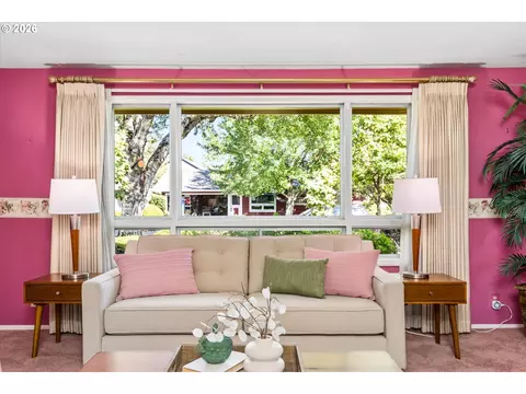 Living - 334 Van Duyn St, Eugene, OR 97401 photo 3 of 8