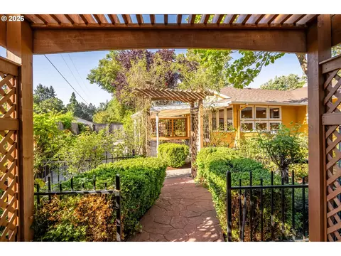 Exterior - 334 Van Duyn St, Eugene, OR 97401 photo 9 of 16